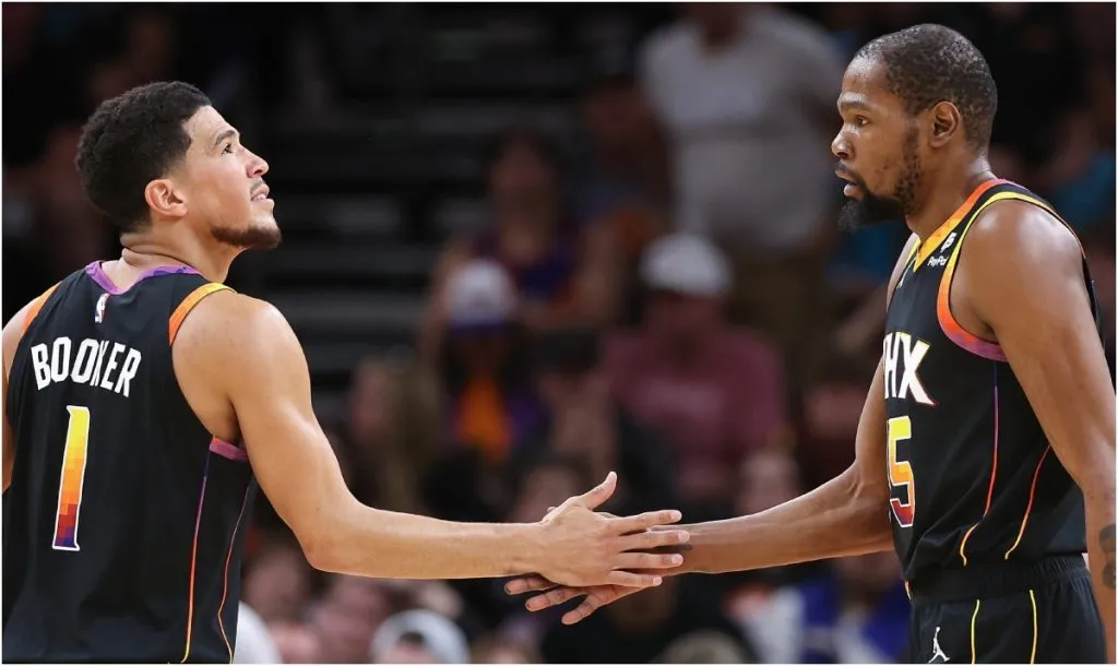 Devin Booker y Kevin Durant (Foto: Christian Petersen / Getty Images)
