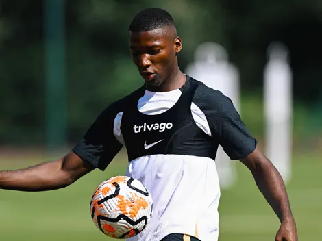 Moisés Caicedo acepta el reto de usar un número histórico en el Chelsea