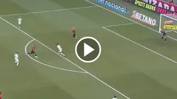 El volante chileno tuvo en sus pies el 2-0 pero el VAR lo anuló.