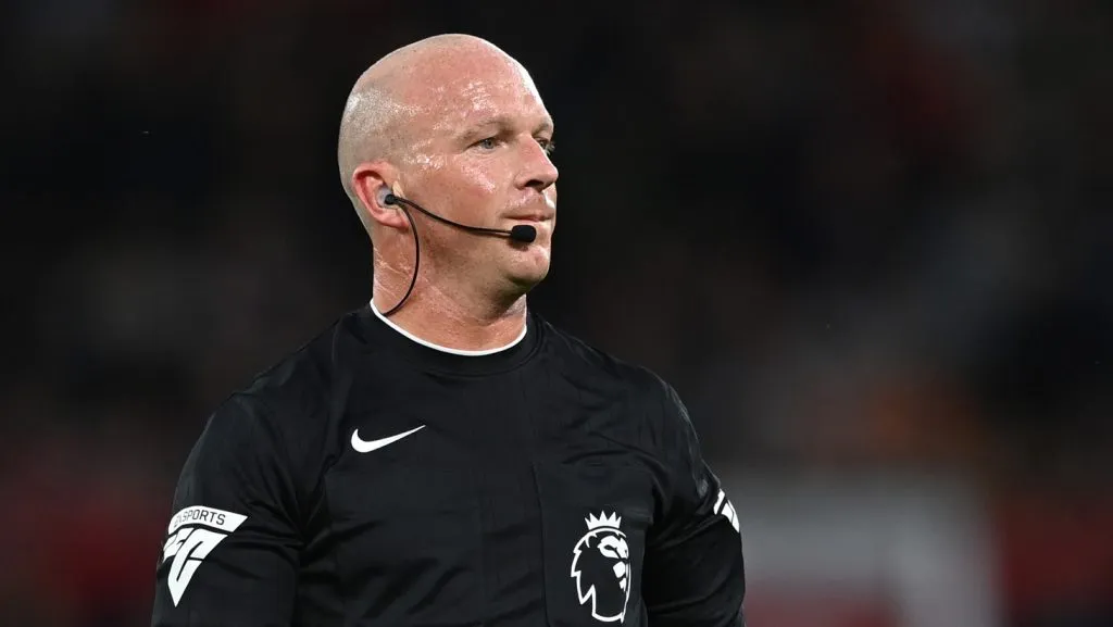 Simon Hooper, entrendor principal del partido &nbsp;(Photo by Gareth Copley/Getty Images)