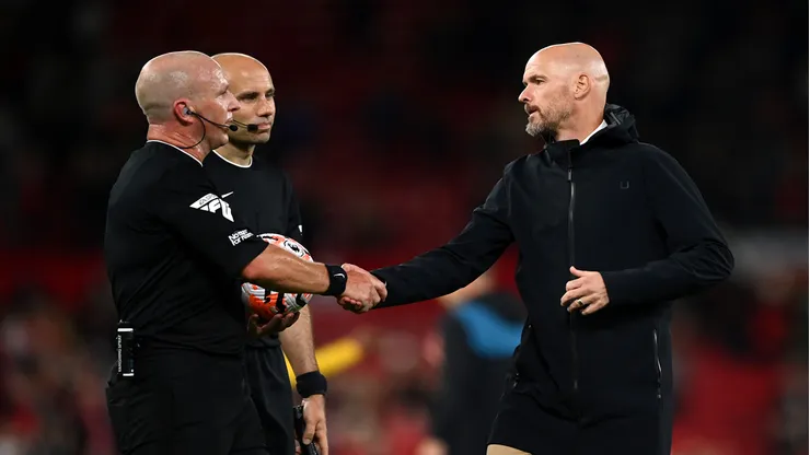 Tres árbitros sancionados luego del partido del Manchester United