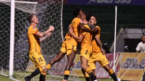 Portoviejo, 12 de agosto de 2023. En el estadio Reales Tamarindos, Delfín recibe a Barcelona en un partido por la Fecha 1 - Segunda Etapa del campeonato nacional de fútbol Liga Pro Bet593 2023. API / Ariel OCHOA