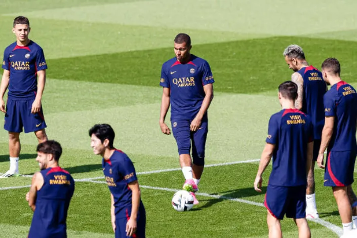 Kylian Mbappé volvió a entrenarse con sus compañeros del primer equipo. Getty Images.