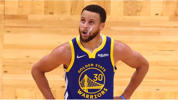 Stephen Curry con Golden State Warriors en la NBA.