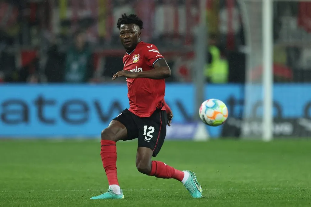 Edmond Tapsoba surge como una opción para reemplazar a Maguire (Photo by Christof Koepsel/Getty Images)