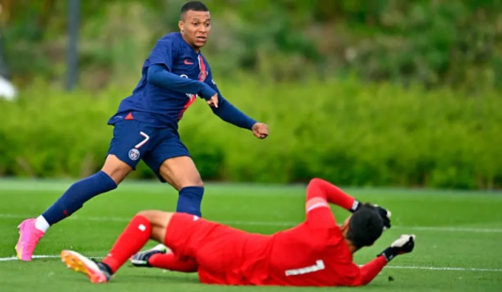Kylian Mbappé en la ciudad deportiva del PSG: Getty Images