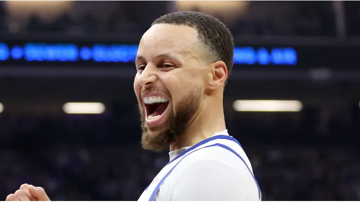 Stephen Curry con Golden State Warriors en la NBA.