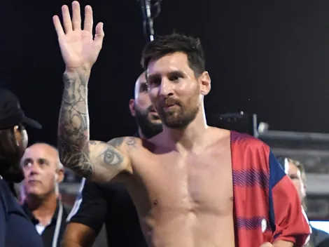 La reacción de un seguridad cuando le tiraron a Messi una camiseta de Argentina