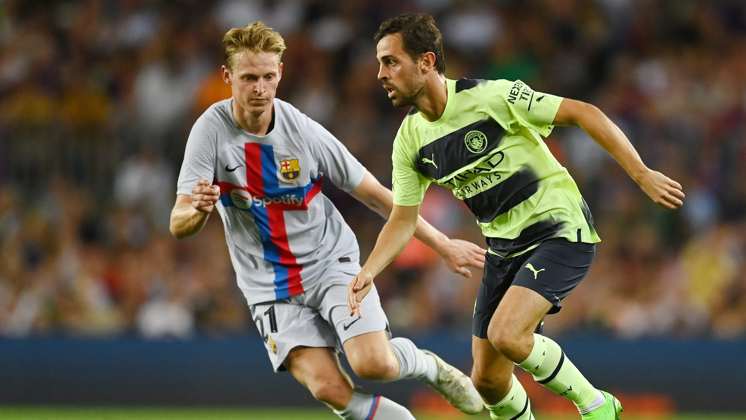 Bernardo Silva enfrentando a Barcelona en el Camp Nou en agosto del 2022. Getty Images.