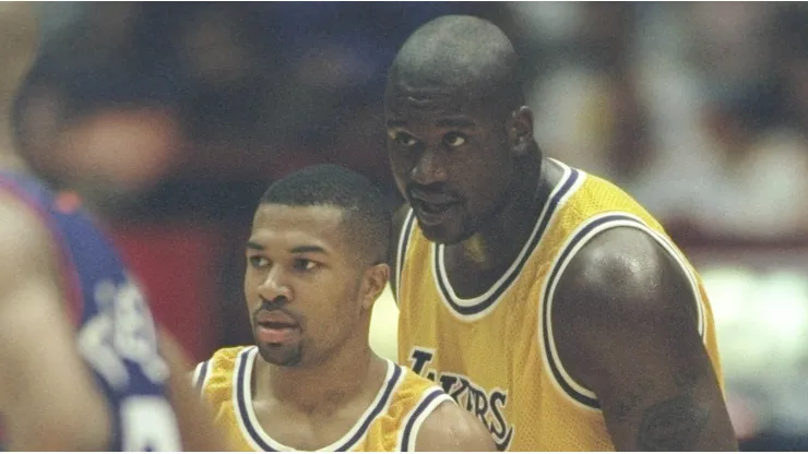 Shaquille O'Neal (der.) con Los Angeles Lakers.