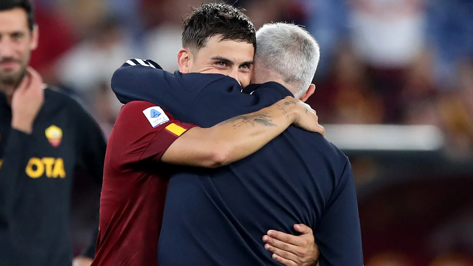 José Mourinho junto a Paulo Dybala, uno de sus jugadores predilectos. Getty Images.