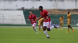 El 9 ecuatoriano tuvo una gran actuación en Perú.