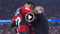 Gesto de respaldo: Bruno Henrique festejó su gol con Sampaoli