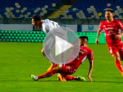 Se temió lo peor en Liga de Quito: Paolo Guerrero sufrió durísima entrada