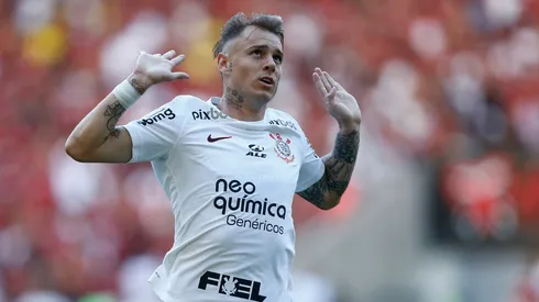 Roger Guedes se va de Corinthians, pese al esfuerzo de los hinchas.