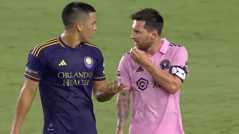 Messi y el uruguayo se dijeron de todo. Incluso la siguieron en el túnel hacia camarines.