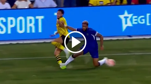 Brutal patada: Reece James casi lesiona de gravedad a un rival