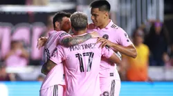 Messi y su festejo con Josef Martínez y el debutante Diego Gómez.