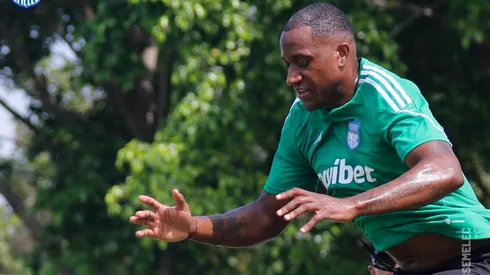 El delantero ecuatoriano reveló lo que tuvo que dejar para llegar a Emelec