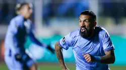 El chileno Fernández fue clave para anotar dos goles y entregar una habilitación sobre el Paranaense.