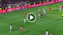 El remate de Gabriel Ávalos para el 1-0 de Argentinos Juniors.