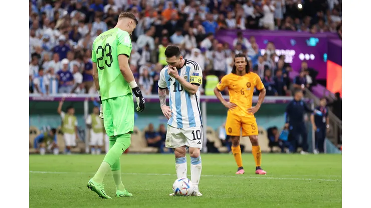 Noppert trató de desconcentrar a Messi en los penales entre Países Bajos y Argentina.