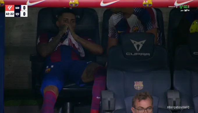 Raphinha se retiró al banco 