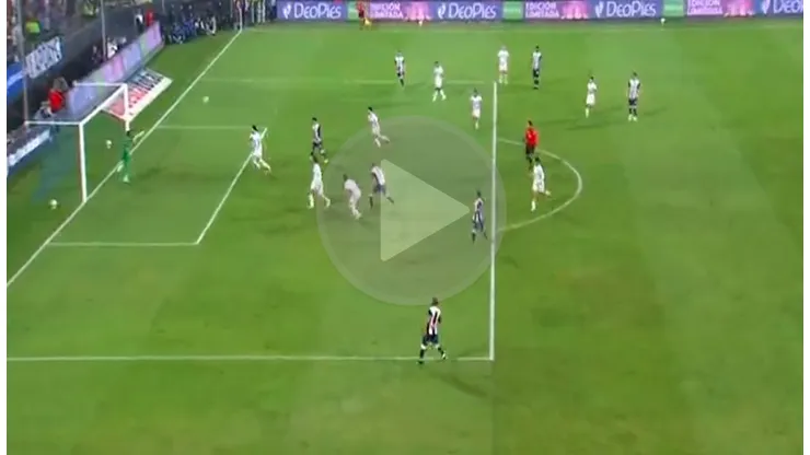 La espectacular atajada de Carlos Cáceda ante el ataque de Alianza Lima
