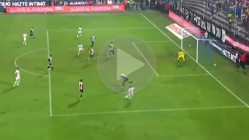Tomás Martínez se falló golazo cantado en arco de Alianza Lima