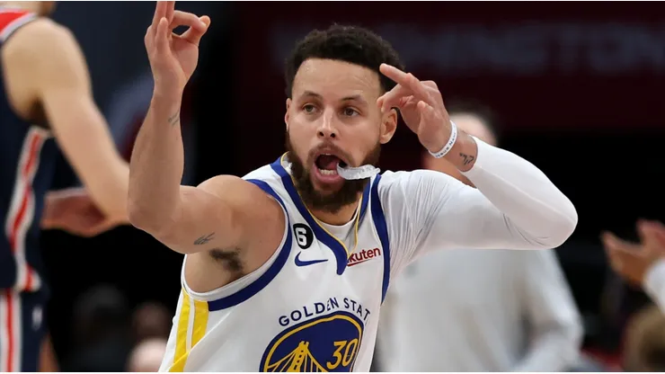 Stephen Curry con Golden State Warriors en la NBA.