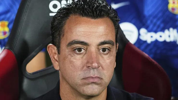 Xavi Hernández habría intentado revisar el teléfono móvil de sus dirigidos para dar con el soplón del vestuario.