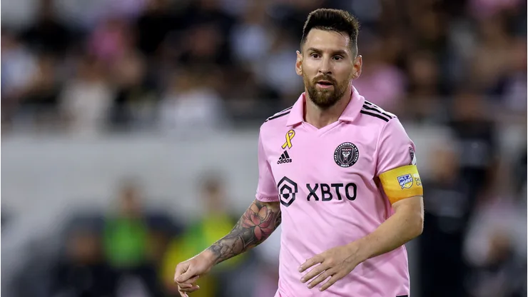 Messi se queda con 43 títulos, los mismos que Dani Alves.
