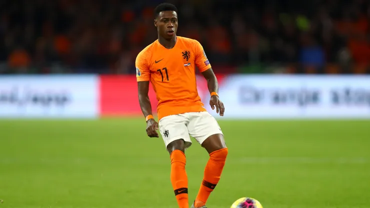 Quincy Promes, jugando para Países Bajos en 2019.