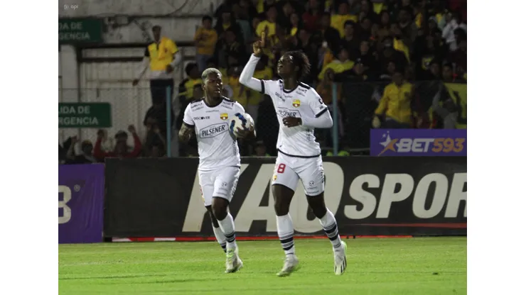 Cuenca.Ecuador 24 de septiembre del 2023 En la noche de hoy en el estadio Alejandro Serrano Aguilar el D.Cuenca recibe al Barcelona S.C por la fecha 7ma fecha de la segunda etapa del campeonato nacional de futbol LigaPro Bet593 2023. foto Boris Romoleroux/API.