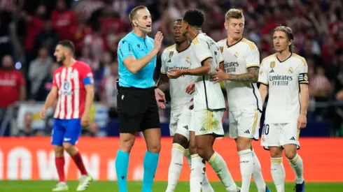 Real Madrid se quejó por el arbitraje de Javier Alberoja Rojas en el Derbi Madrileño que se disputó en el Estadio Metropolitano. Getty Images.