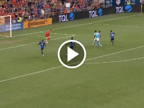 Luciano Acosta marca golazo maradoneano y lo festejo como CR7 (VIDEO)