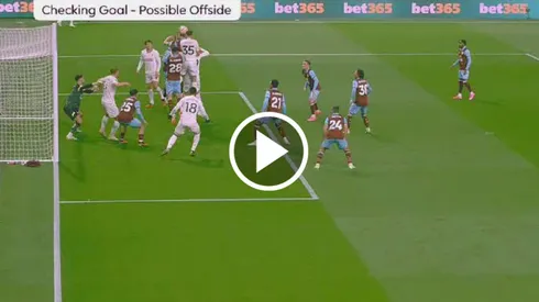 Evans anotó de cabeza pero fue anulado por el VAR