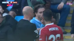 Grealish y Montiel tuvieron un cruce tras el pitazo final de partido.