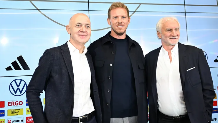 Nagelsmann, junto al presidente de la Federación, Bernd Neuendorf, y al director deportivo Rudi Völler.