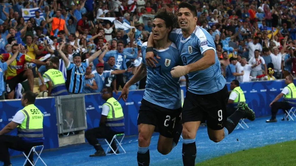Cavani y Suárez, leyendas de la selección uruguaya (Getty Images).