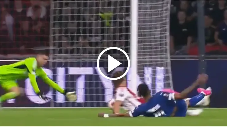 Blooper y golazo: Aubameyang se resbaló y le salió un tiro inatajable
