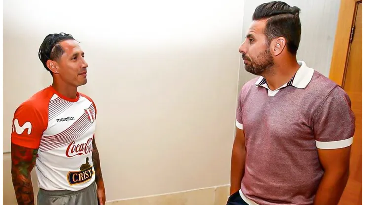 Claudio Pizarro estuvo con Gianluca Lapadula previo al duelo repechaje para Qatar 2022