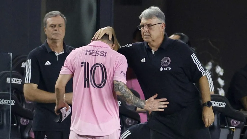 Messi tuvo que ser sustituido en el encuentro del Inter Miami. (Photo by Carmen Mandato/Getty Images)