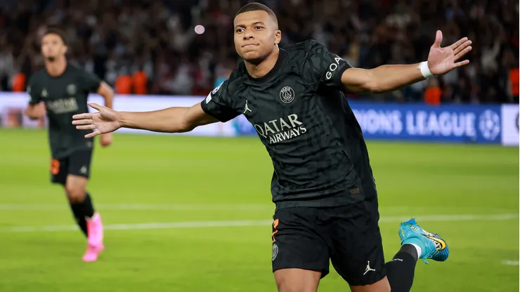 Mbappé figura entre los 30 candidatos para quedarse con el trofeo.