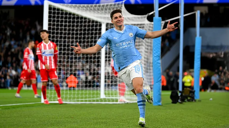 La prensa inglesa resaltó el rendimiento de Julián Álvarez en la victoria por 3 a 1 del Manchester City sobre el Estrella Roja en la primera fecha de la Champions League. Getty Images.