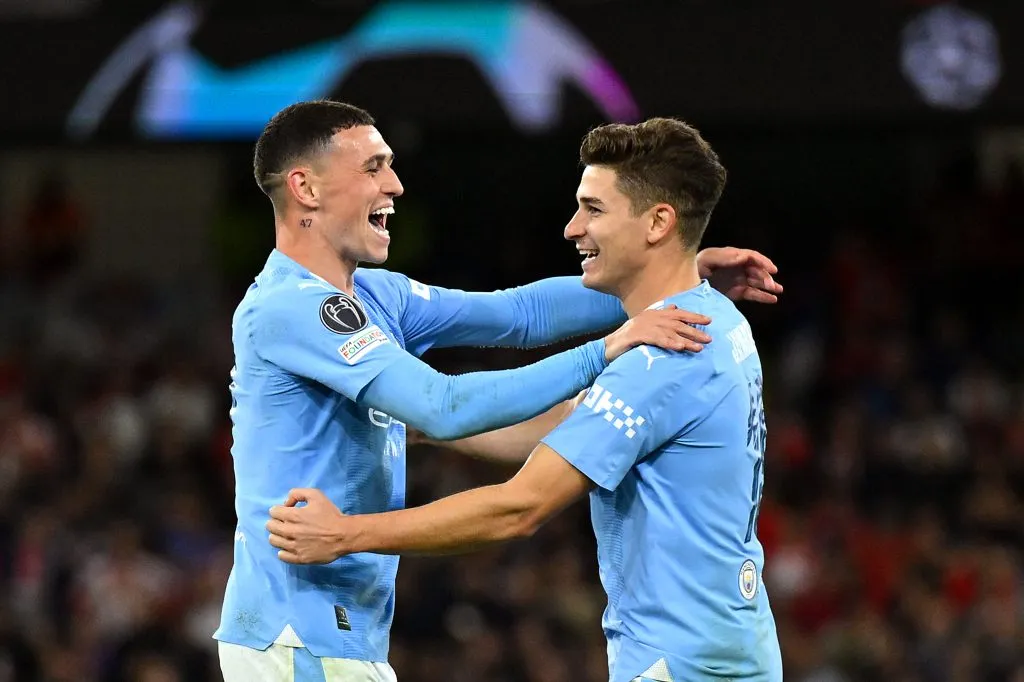 Phil Foden, encantado con el juego de Julián Álvarez. Getty Images.