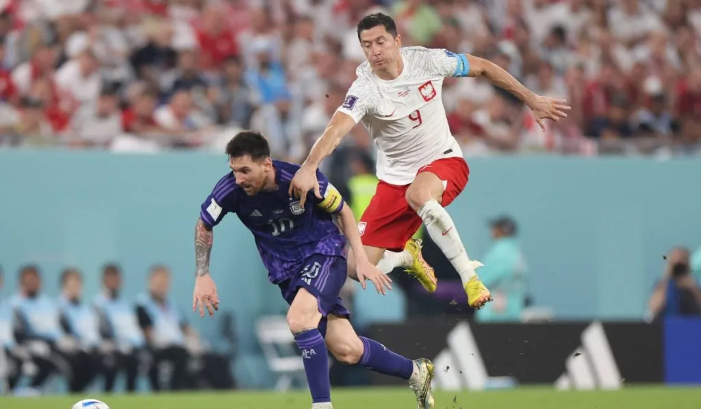 Robert Lewandowski vs. Lionel Messi: Getty Images