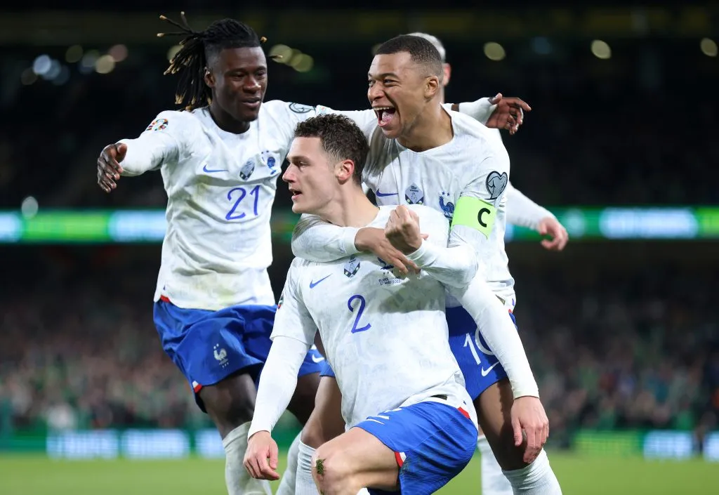 Eduardo Camavinga junto a Kylian Mbappé en la Selección de Francia. Getty Images.