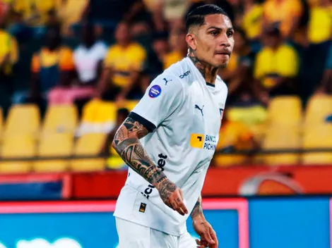 Paolo Guerrero falló un par de claras y no le cobraron un insólito penal al final