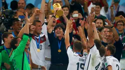 Low podría volver a dirigir: la selección que está cerca de contratarlo